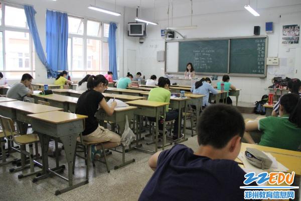 郑州外语中学首启剑桥通用五级KET、PET检测