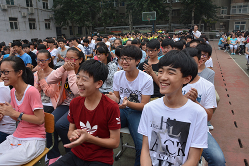 教师送祝福 学生念师恩——郑州三中举行九年级毕业典礼
