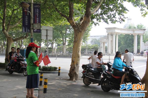 [实验幼儿园] 开展文明交通志愿服务活动