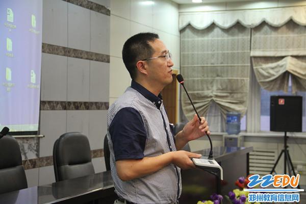 郑州19中教师席伟做客百花讲坛畅谈中日关系