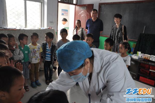 保健站领导实地调研区属学生体质监测工作