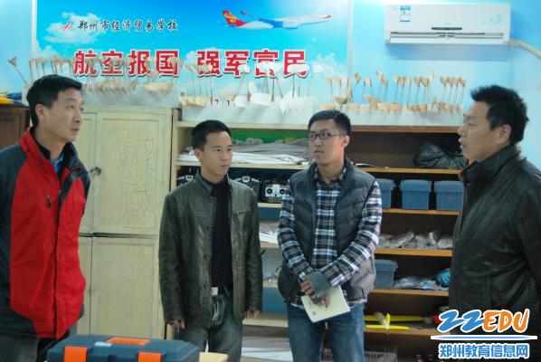 特色办学,专家指导 经贸学校航空专业走入高大