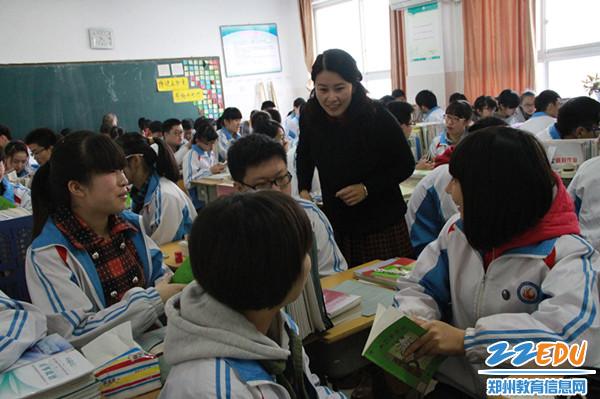 老师创作英语小故事,学生轻松掌握小语法--郑州