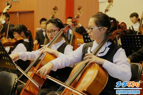 郑州外国语中学交响音乐会激情奏响迎新年