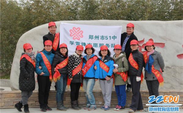 郑州51中学雷锋志愿者情系敬老院