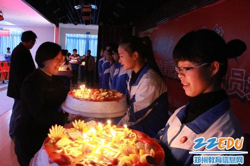 花开有声 梦想起航--郑州31中举行十八岁成人仪