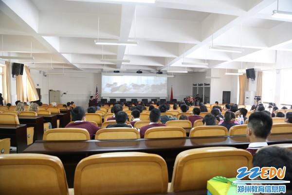 做烩面、包饺子 郑州二中用美食架起中美学生