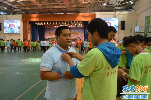 爱心成就梦想 真情点燃希望--郑州中学举办家校
