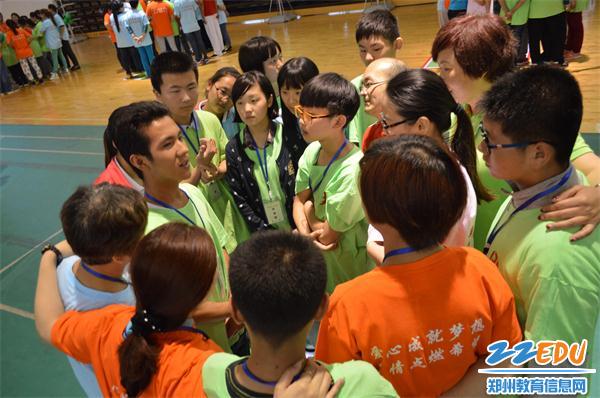 爱心成就梦想 真情点燃希望--郑州中学举办家校