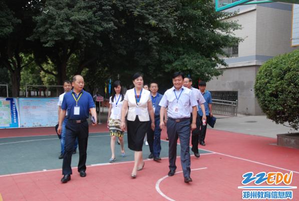 二七区区委书记蔡红等领导到郑州四中检查高考