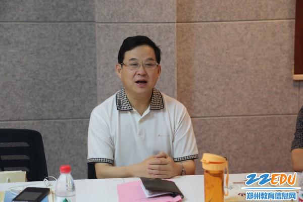 市平安单位基层创建示范单位检查组到郑州二中