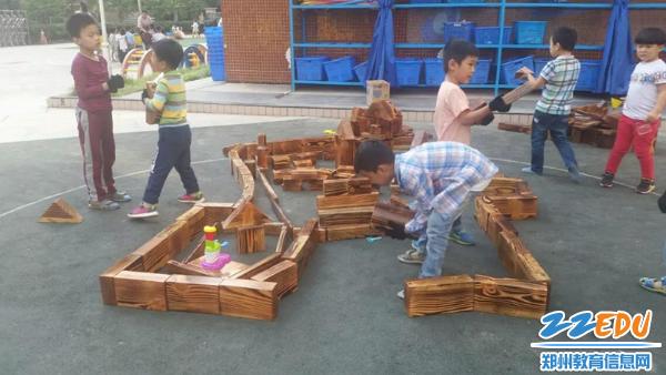 在阳光户外游戏中快乐成长--市实验幼儿园开展