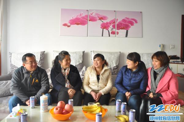 18中教师海外支教传中华文化 校领导班子慰问