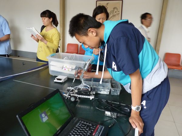 从生物达人到科技小发明,从全国中小学生电脑制作活动机器人竞赛到