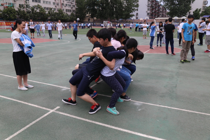 学生心理拓展游戏--坐地起身