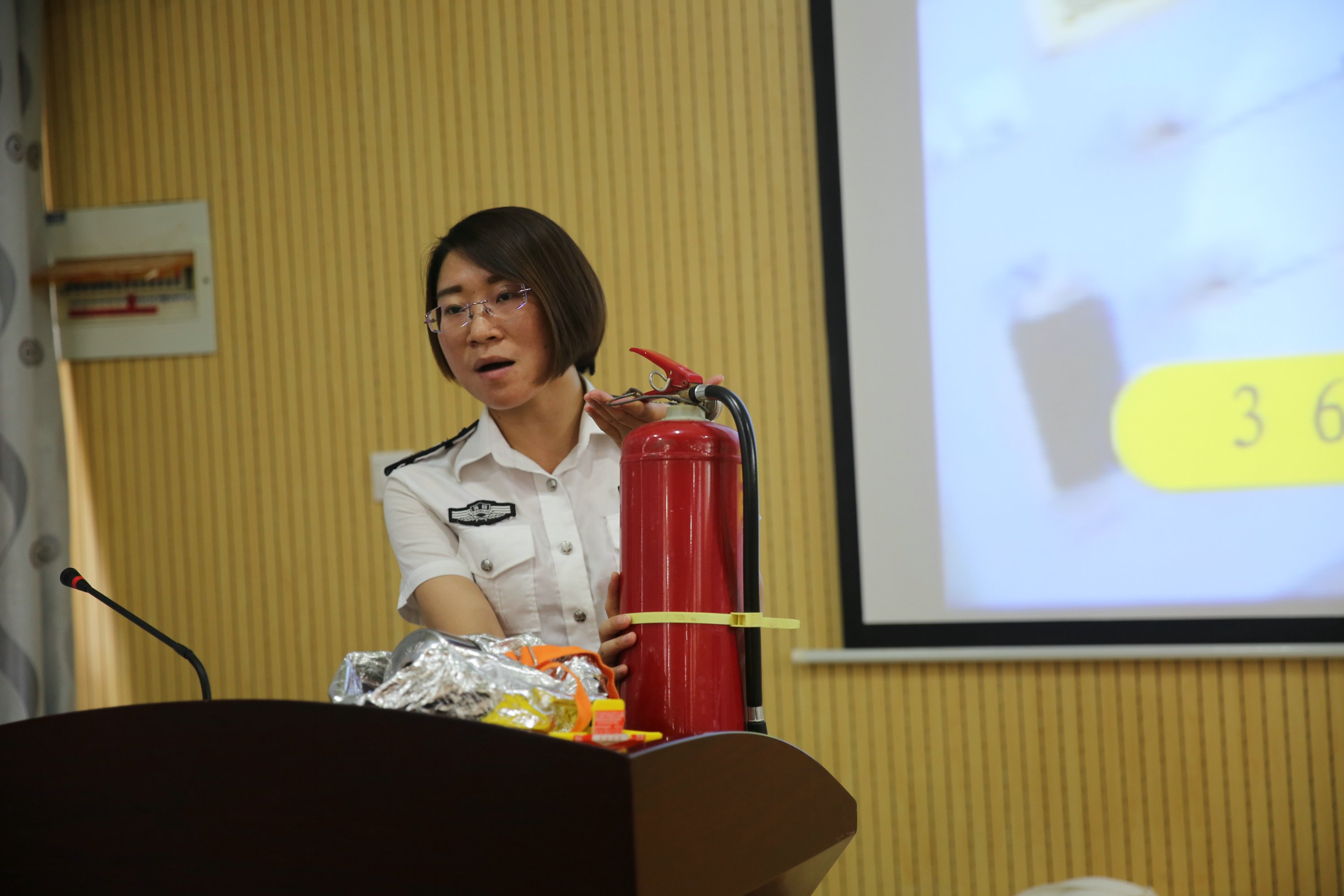 市教工幼儿园消防安全工作警钟长鸣,逃生演练防患未然