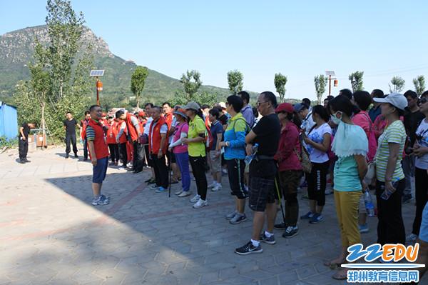 [16中] 庆教师节开展拓展训练活动