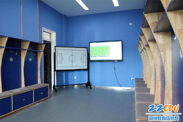 [九中] 足球队的硬件设施向国际标准看齐