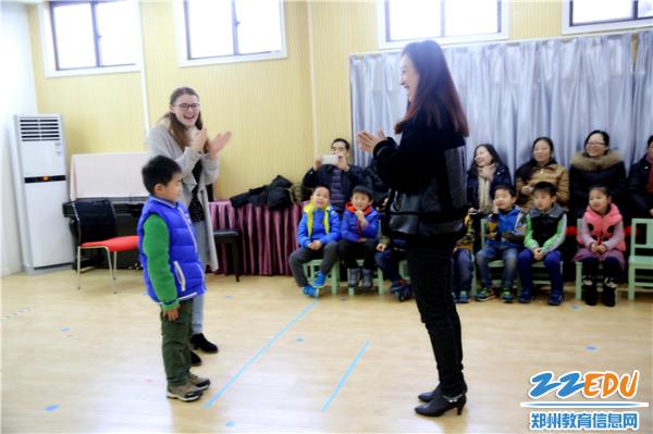和外教一起Happy 市教工幼儿园举行趣味外教