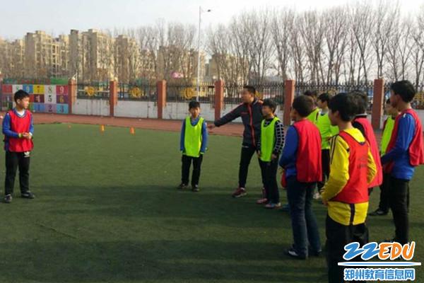 郑州二中足球教练团队赴登封传授球技秘笈