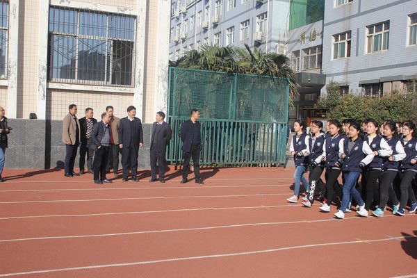 南阳市第11中学考察团到访郑州市第五中学