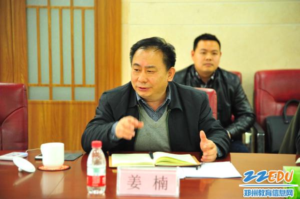 河南省教育厅人事处调研员姜楠主持座谈会