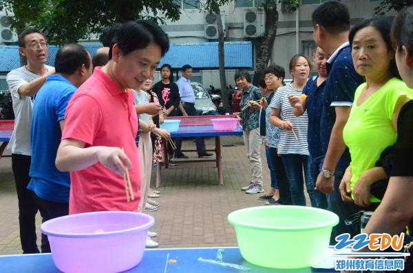 郑州市信息技术学校举办趣味运动会庆祝教师节