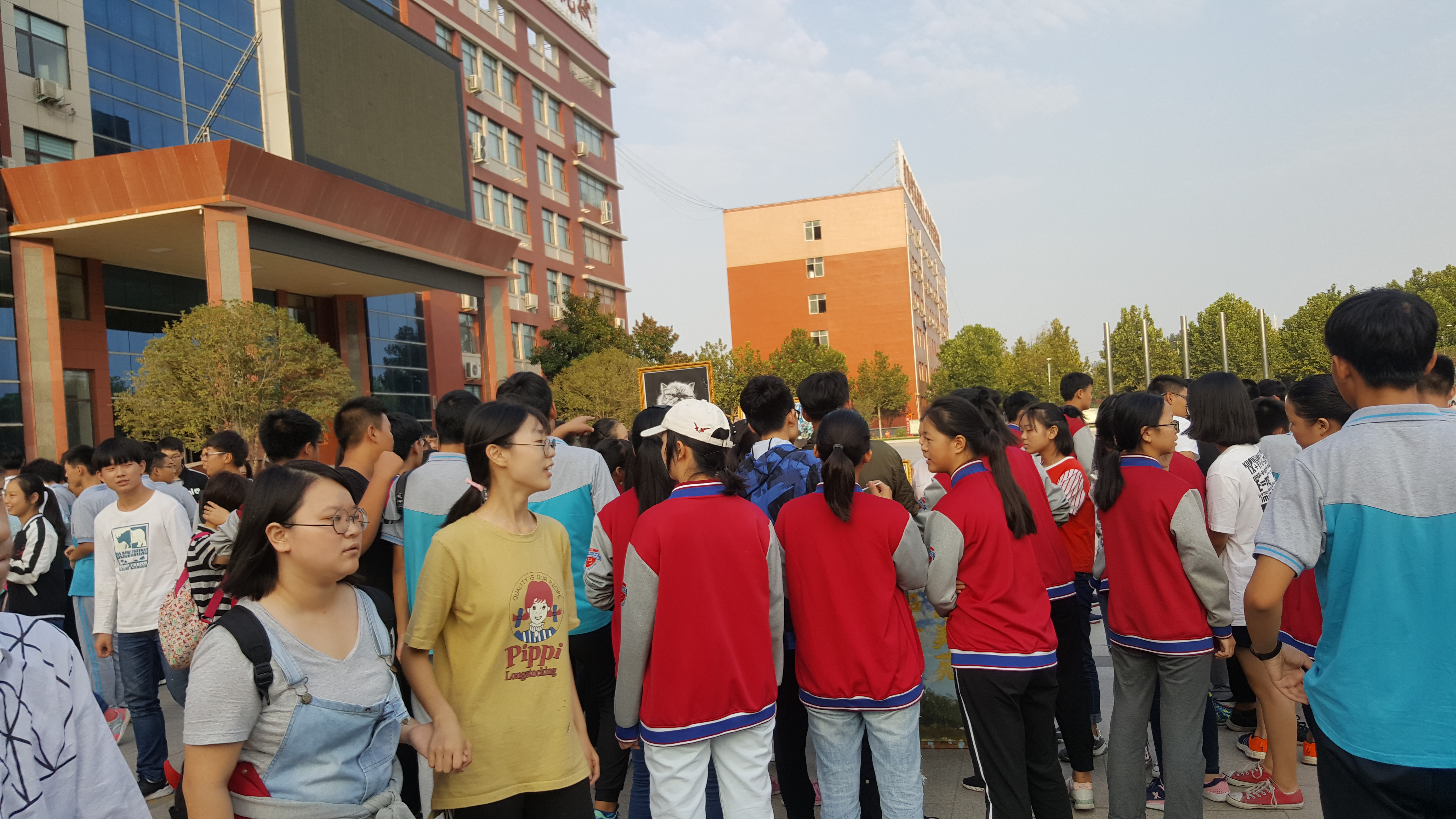 招兵买马 热情高涨,郑州18中社团招新火热开启
