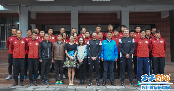 郑州九中在全国中学生足球锦标赛中获得亚军