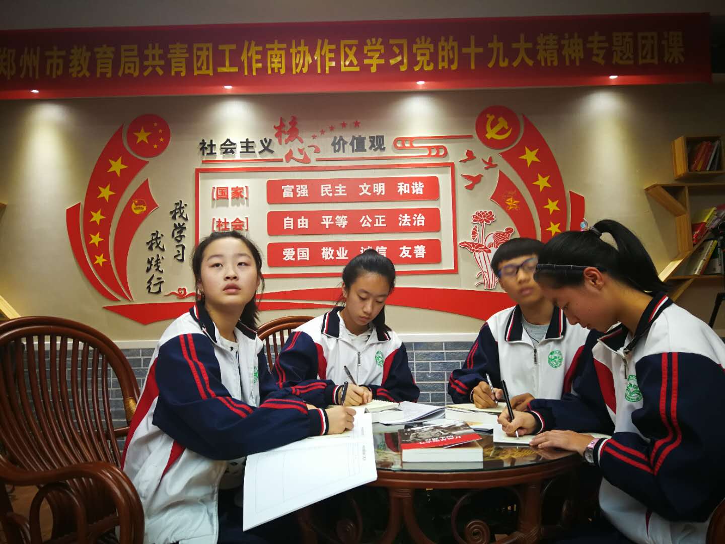 中国共产主义青年团团旗、团徽图案标准版本（下载）_青年组织__中国青年网