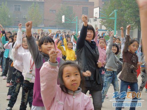 [荥阳二小] 自编体操进校园 二小又添新时尚