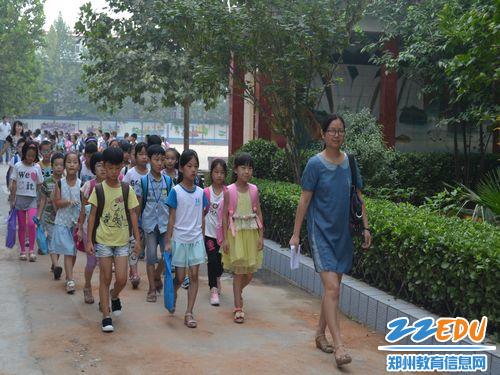 [荥阳] 荥阳二小吹响开学集结号