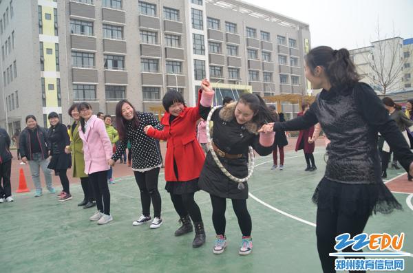 [荥阳] 趣味运动会 巾帼展风采