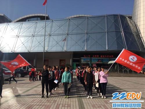 [中牟]轩顺街初级中学:走进郑州科技馆 感受独特