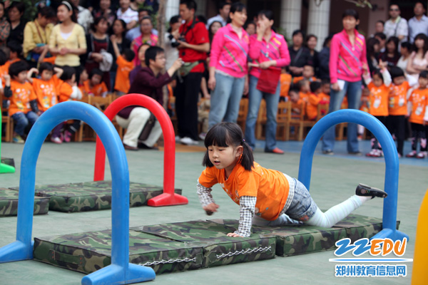 郑州教工幼儿园趣味运动会 让孩子童心飞扬