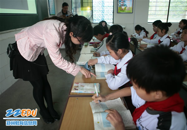 郑州市对口帮扶新密市两所农村小学教师专业发