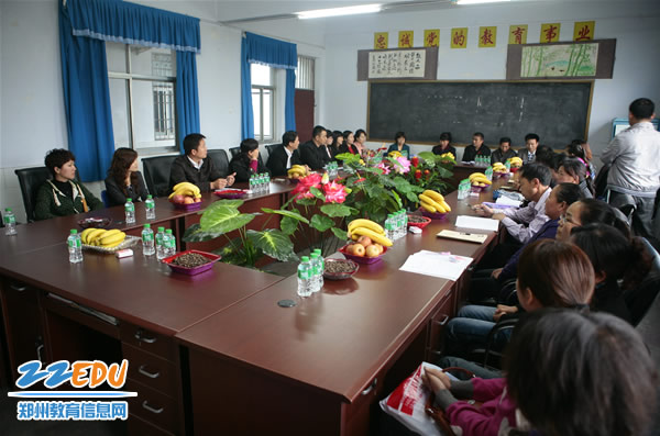 郑州市对口帮扶新密市两所农村小学教师专业发