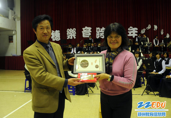 台湾四中百强艺术团民乐队赴安徽演出交流受欢迎雪域职业高中郑州图片
