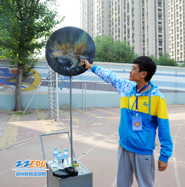 [44中] 志愿者服务校运动会彰显奉献精神