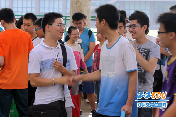 中招考试今日开考 考生淡定家长焦虑