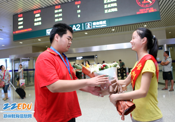 郑州外国语学校高二男生廖宇轩拿下国际奥林匹