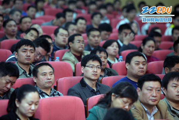 中小学生安全教育日现场疏散演习 学生情景剧演绎“消防”