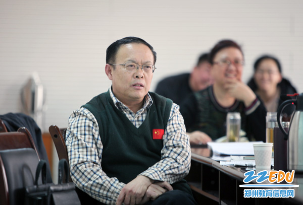 市教育局举行2014-2015学年上期期末道德课堂