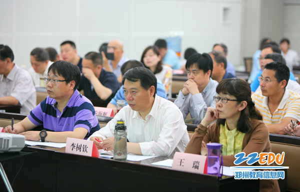 郑州市教育局机关人员接受培训 提升行政管理