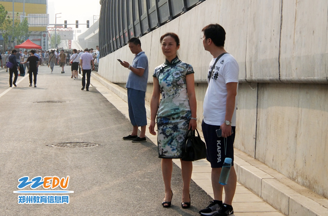 郑州中招首日 小编带你去九中瞧瞧
