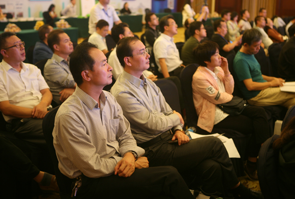 省互联网+教育创新发展研讨会:郑州分享创客