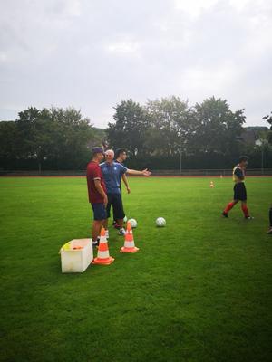 郑州九中足球队抵达德国参加集训拉练