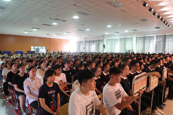 开学典礼现场