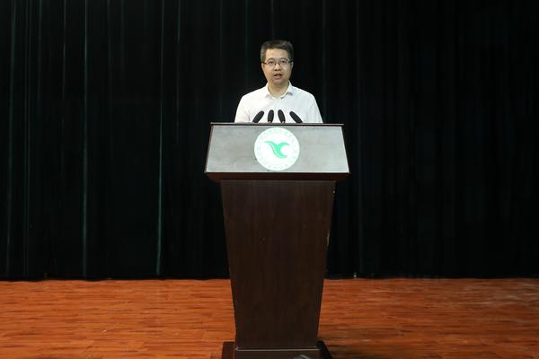 执行校长夏向阳讲话