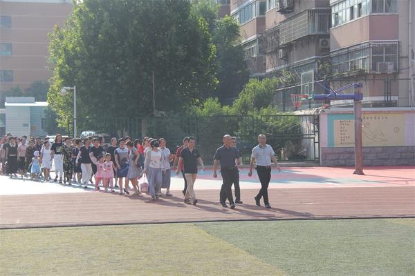 1郑州63中开学第一课全体老师入场